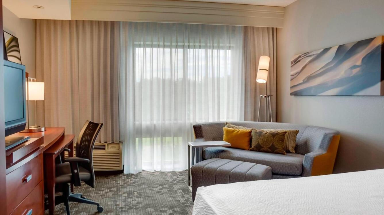 คอร์ตยาร์ด สเตทวิลล์ มัวร์สวิลล์/เลกนอร์แมน Hotel สเตทส์วิลล์ ภายนอก รูปภาพ
