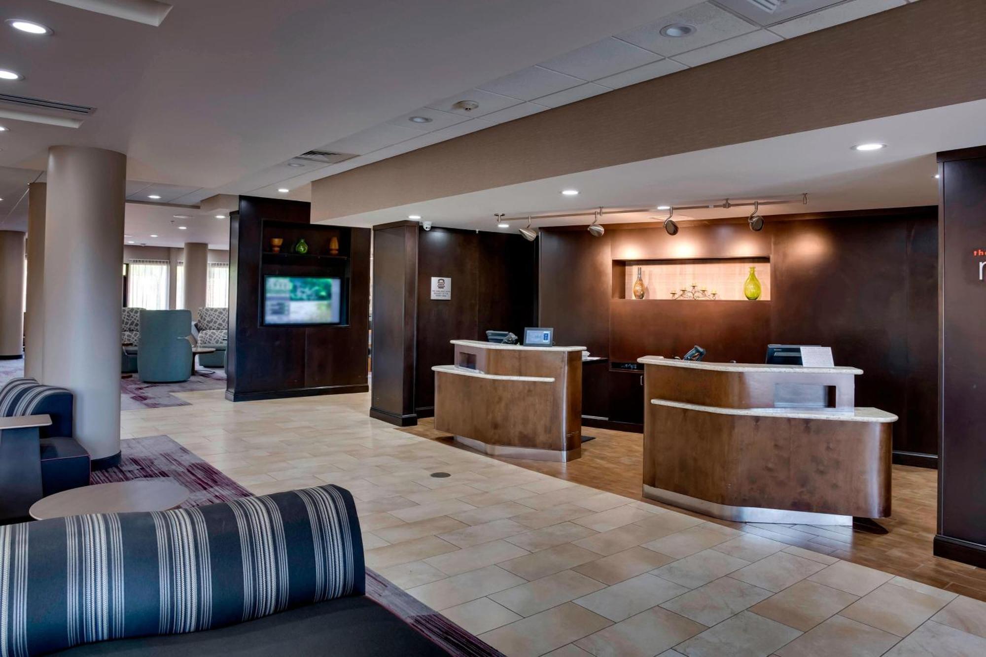 คอร์ตยาร์ด สเตทวิลล์ มัวร์สวิลล์/เลกนอร์แมน Hotel สเตทส์วิลล์ ภายนอก รูปภาพ