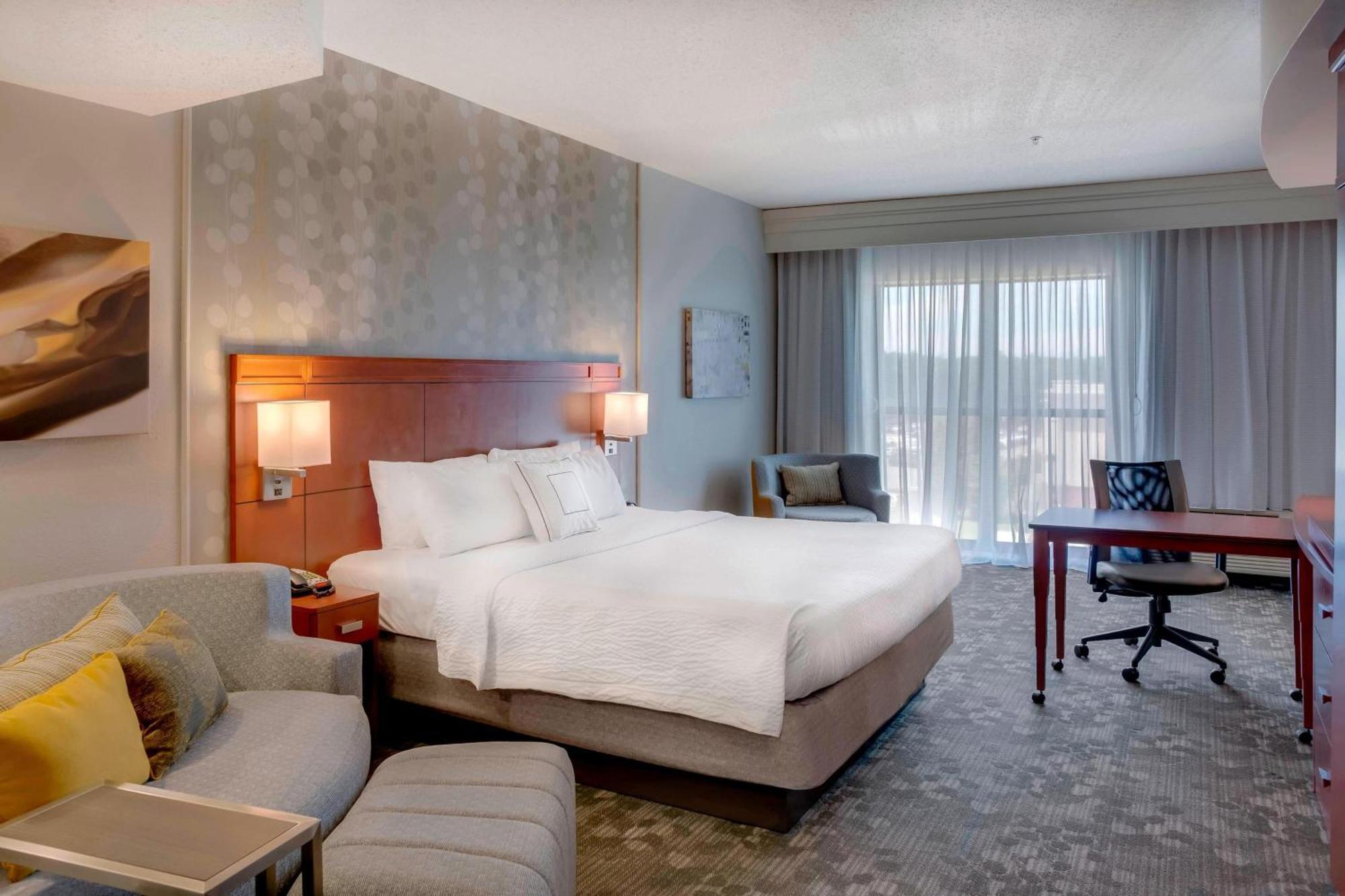 คอร์ตยาร์ด สเตทวิลล์ มัวร์สวิลล์/เลกนอร์แมน Hotel สเตทส์วิลล์ ภายนอก รูปภาพ
