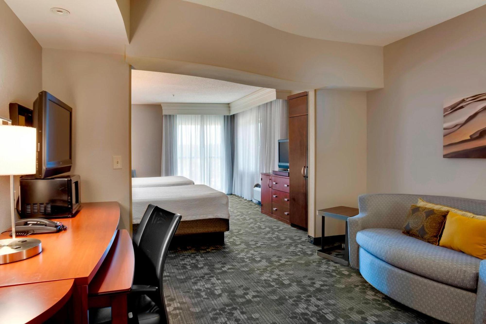 คอร์ตยาร์ด สเตทวิลล์ มัวร์สวิลล์/เลกนอร์แมน Hotel สเตทส์วิลล์ ภายนอก รูปภาพ