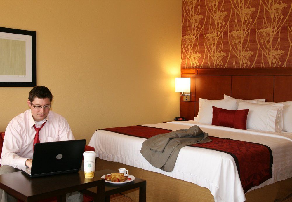 คอร์ตยาร์ด สเตทวิลล์ มัวร์สวิลล์/เลกนอร์แมน Hotel สเตทส์วิลล์ ภายนอก รูปภาพ